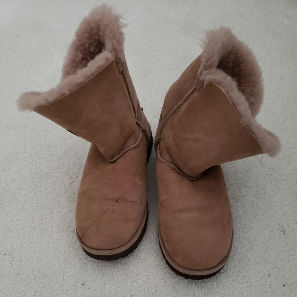 Ugg Classic Knot Classic Short Boots sz6